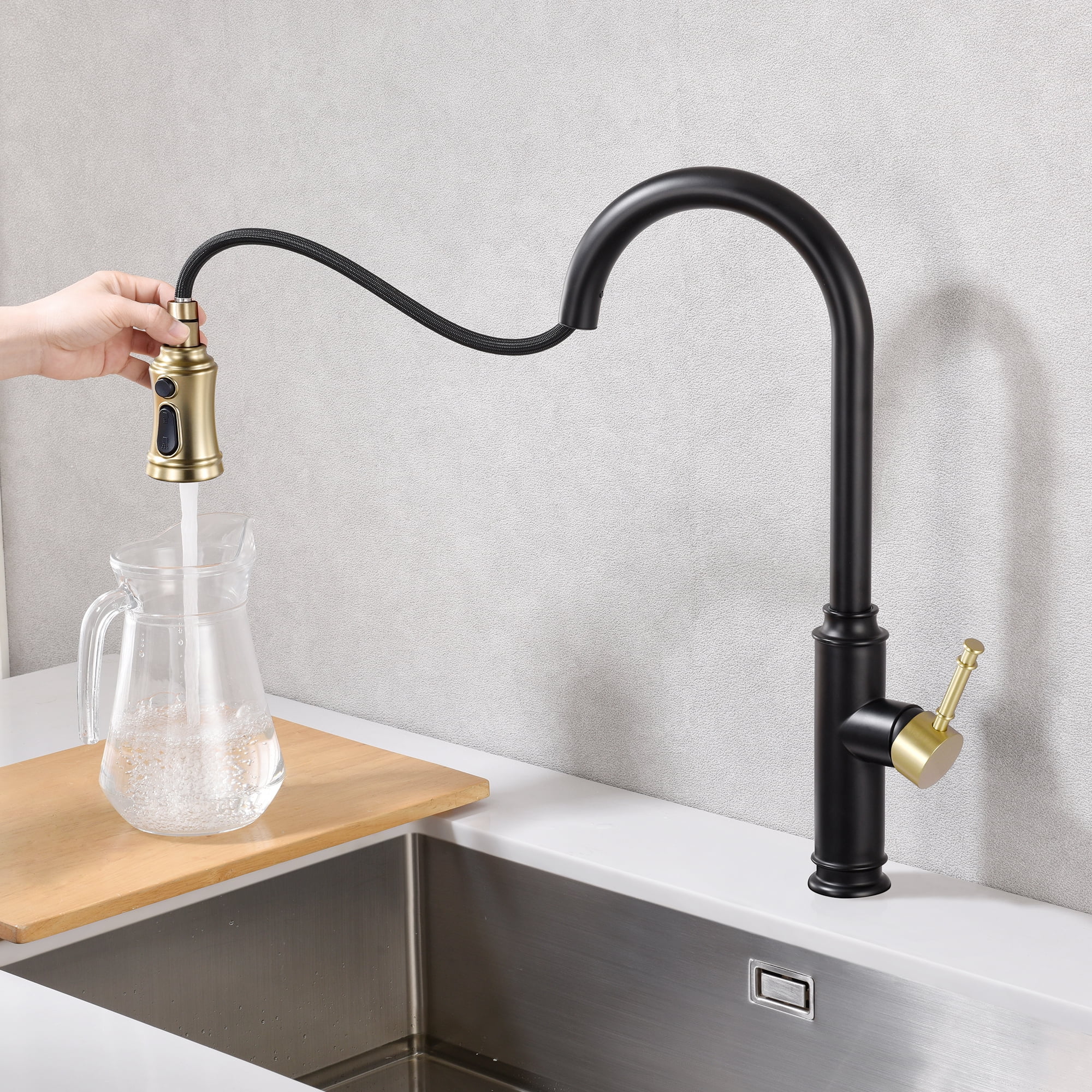 SUMERAIN Single Hole Kitchen Faucet with Pull Out Sprayer Stainless Steel Kitchen Sink Faucet Single Handle Faucet Swivel Spout,Black and Gold