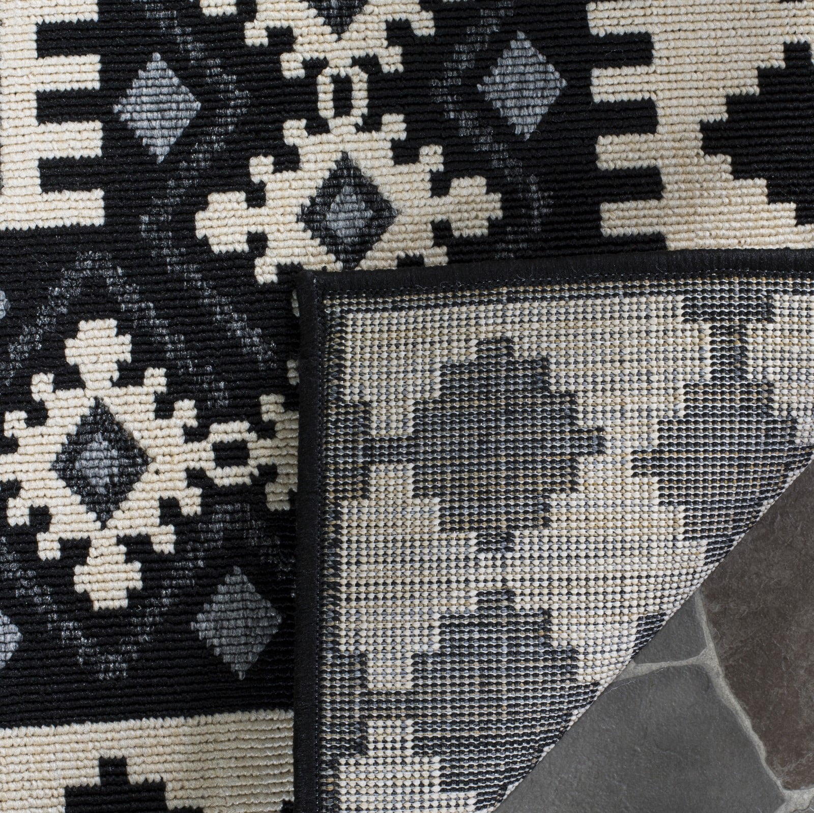SAFAVIEH Veranda Magna Southwestern Indoor/Outdoor Runner Rug, 2'3" x 6'7", Black/Cream