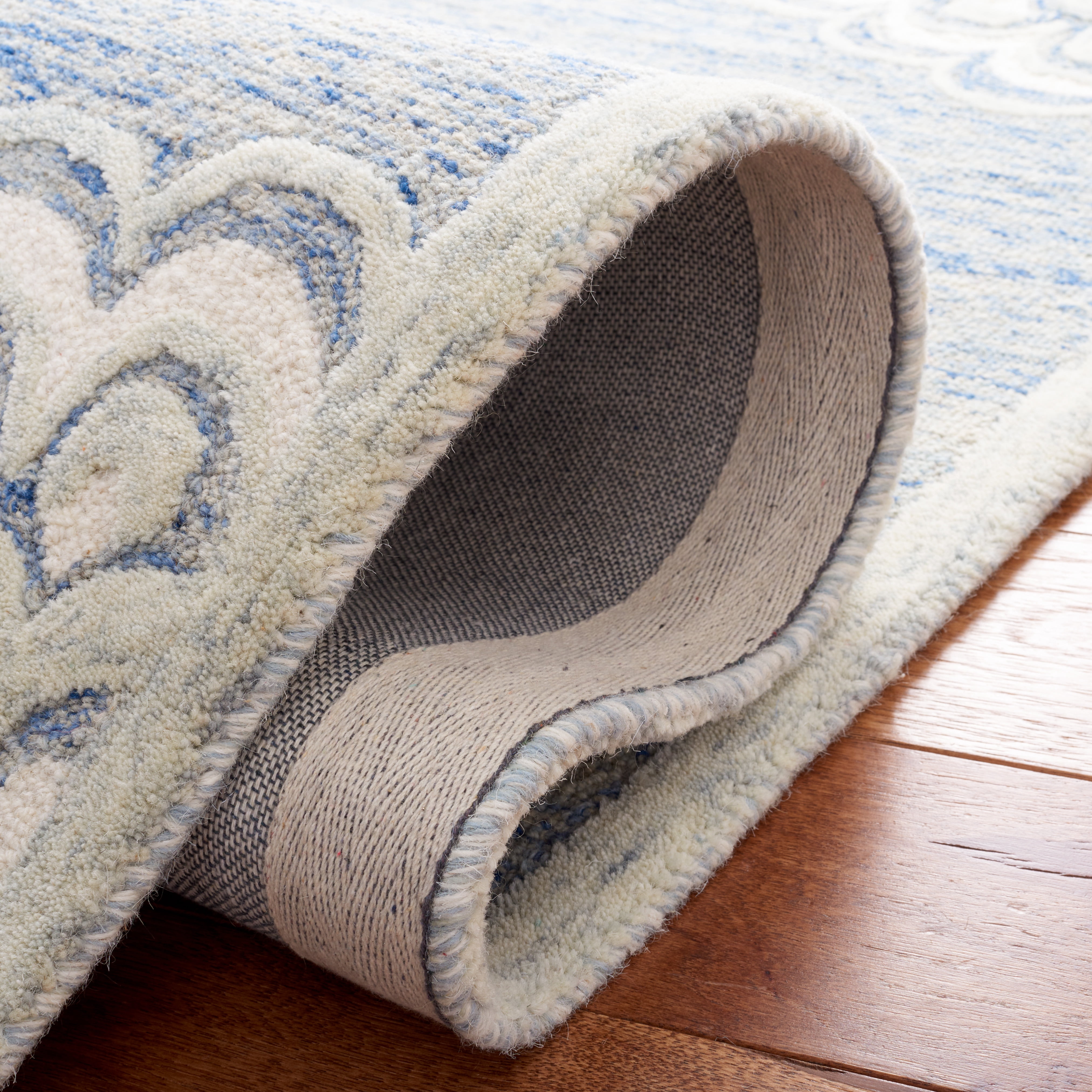 SAFAVIEH Metro Denholm Medallion Runner Rug, Blue/Ivory, 2'3" x 8'