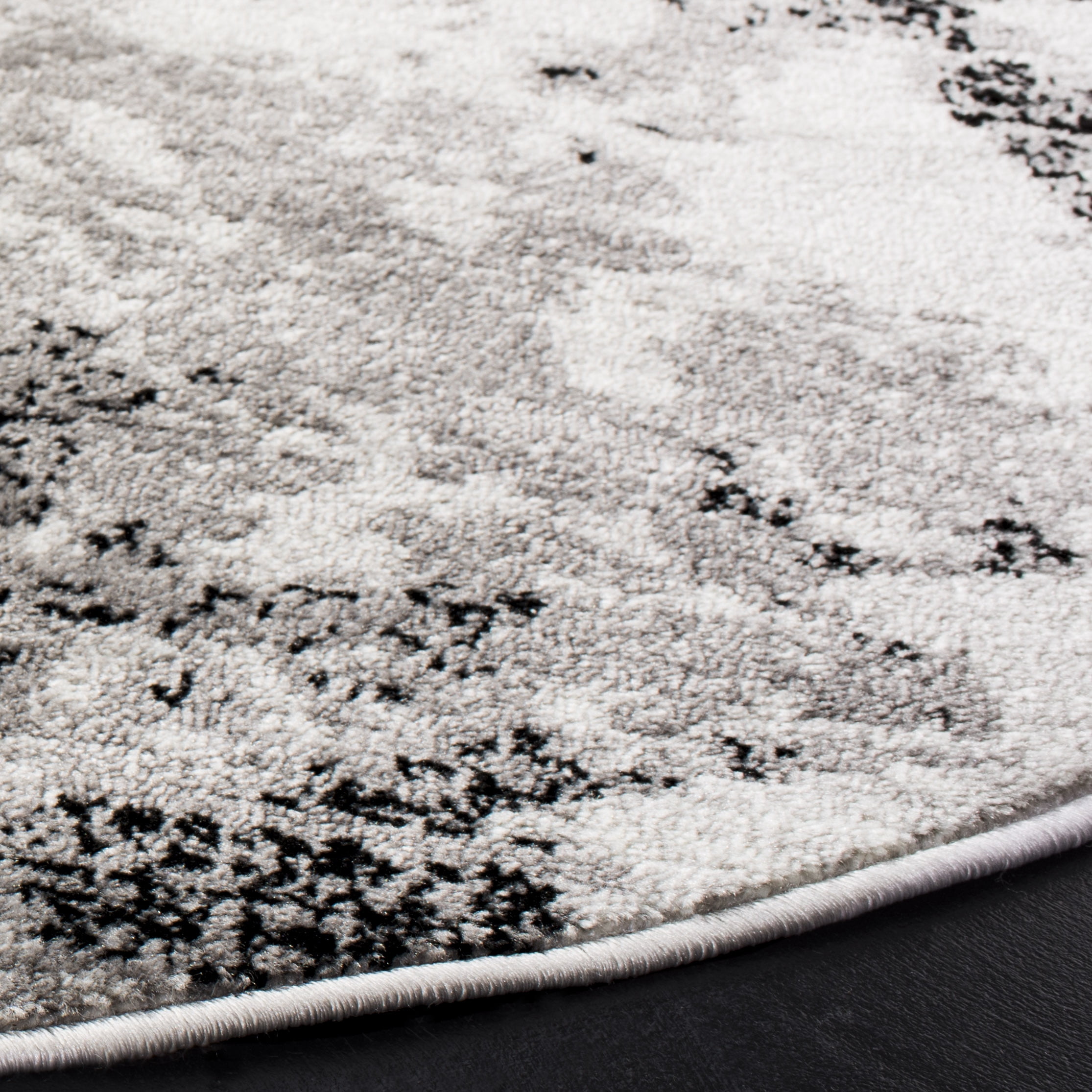 SAFAVIEH Skyler Joisse Distressed Area Rug, Grey/Ivory, 8' x 8' Round