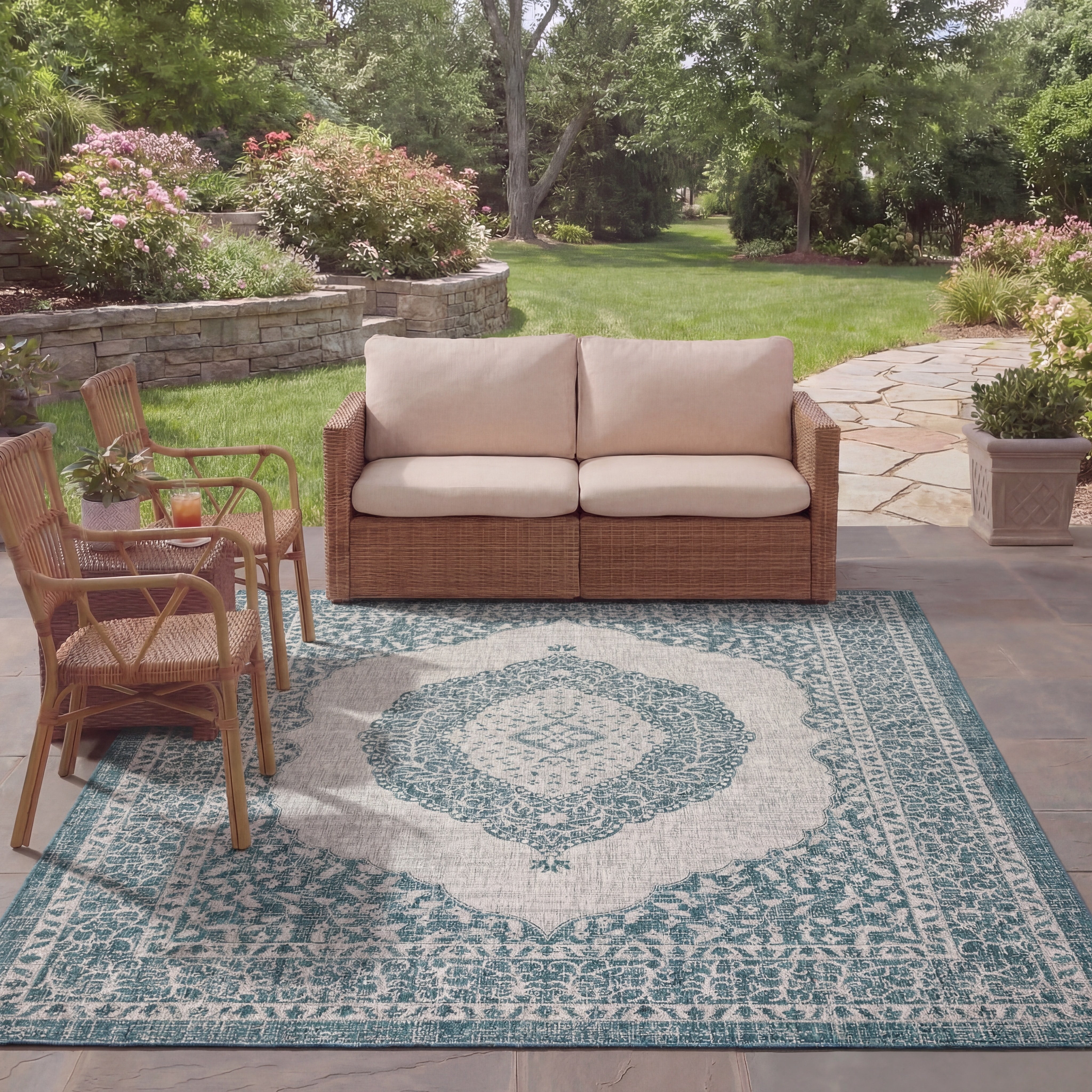 SAFAVIEH Courtyard Avi Traditional Indoor/Outdoor Area Rug, 5'3" x 7'7", Light Grey/Teal