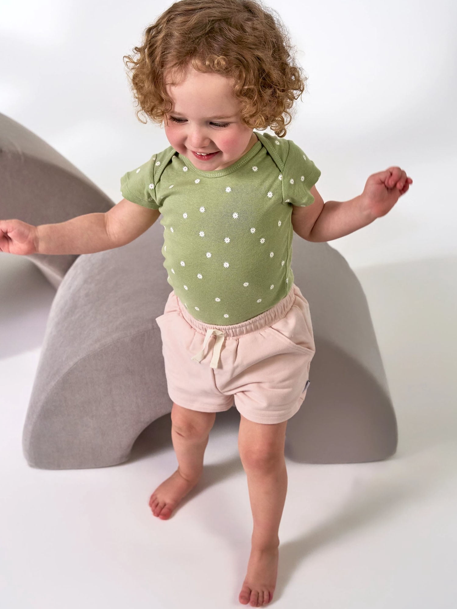 Gerber Baby Neutral Short Sleeve Onesies, 8-Pack, Sizes 0/3 Newborn - 12 Months