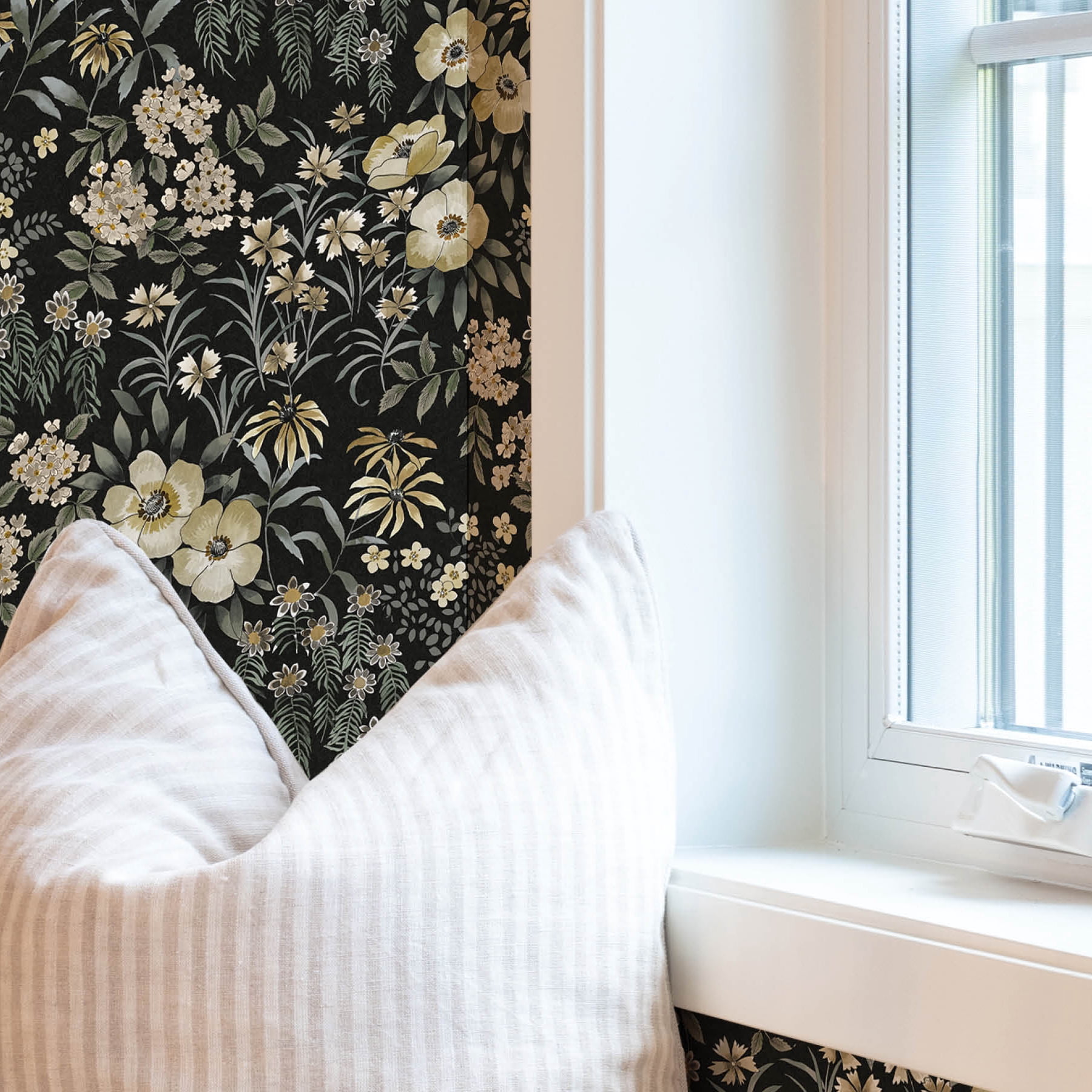 (2 pack) Roommates Studio Black Pearson Floral Peel and Stick Wallpaper 30.75 Sq. ft, 1 count