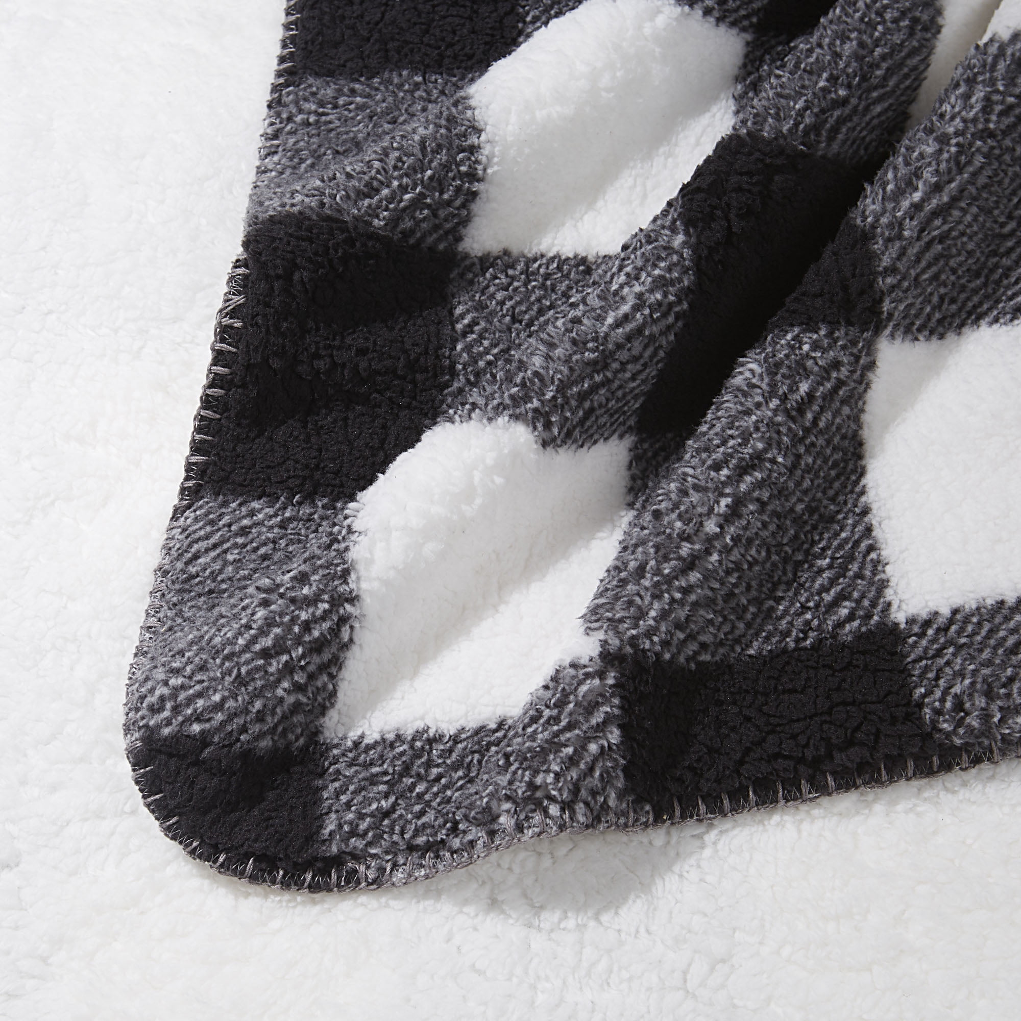 Couverture imitation mouton Damier noir HOMETRENDS, grand 20 % polyester recyclé