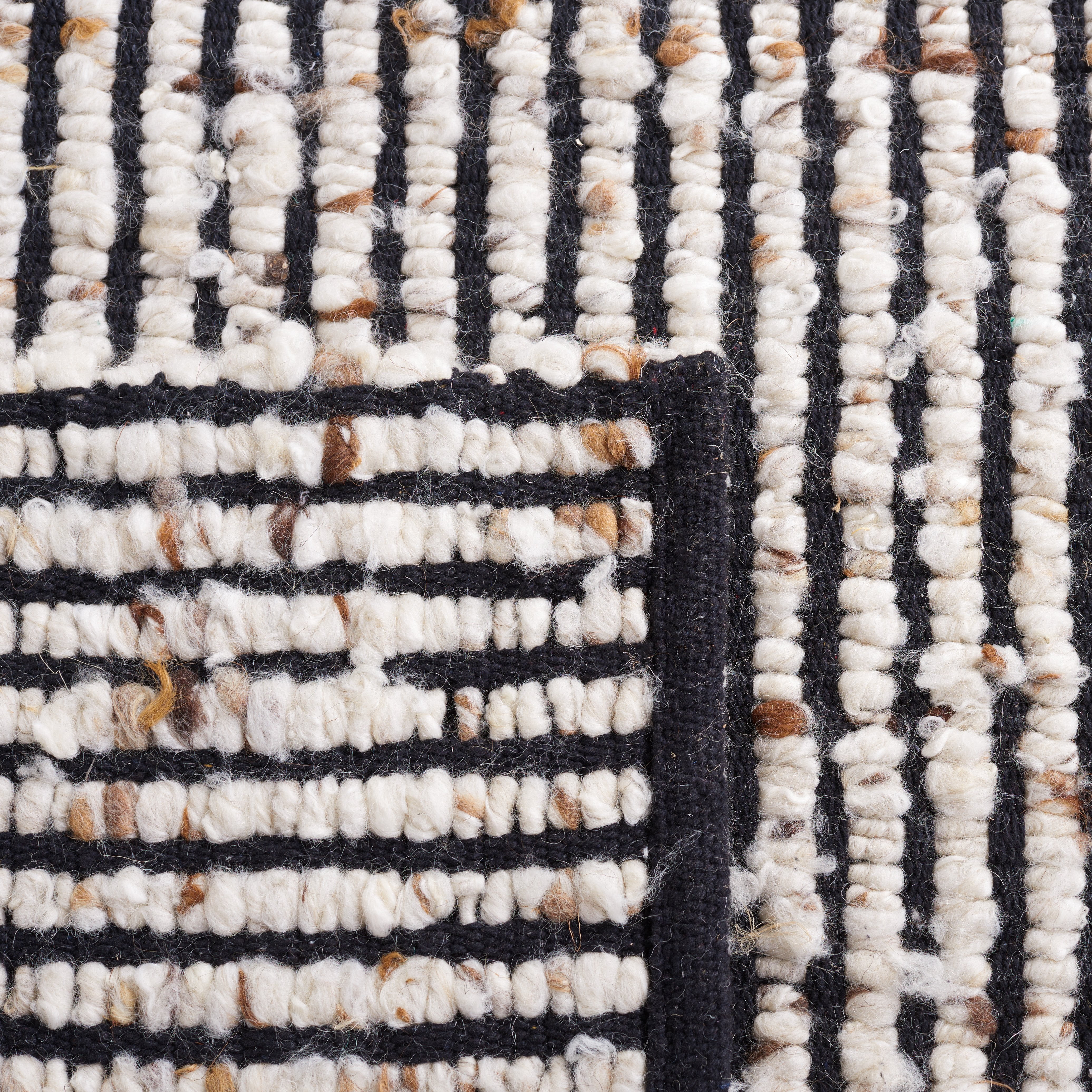 SAFAVIEH Natura Edith Distressed Area Rug, Black/Ivory, 3' x 5'