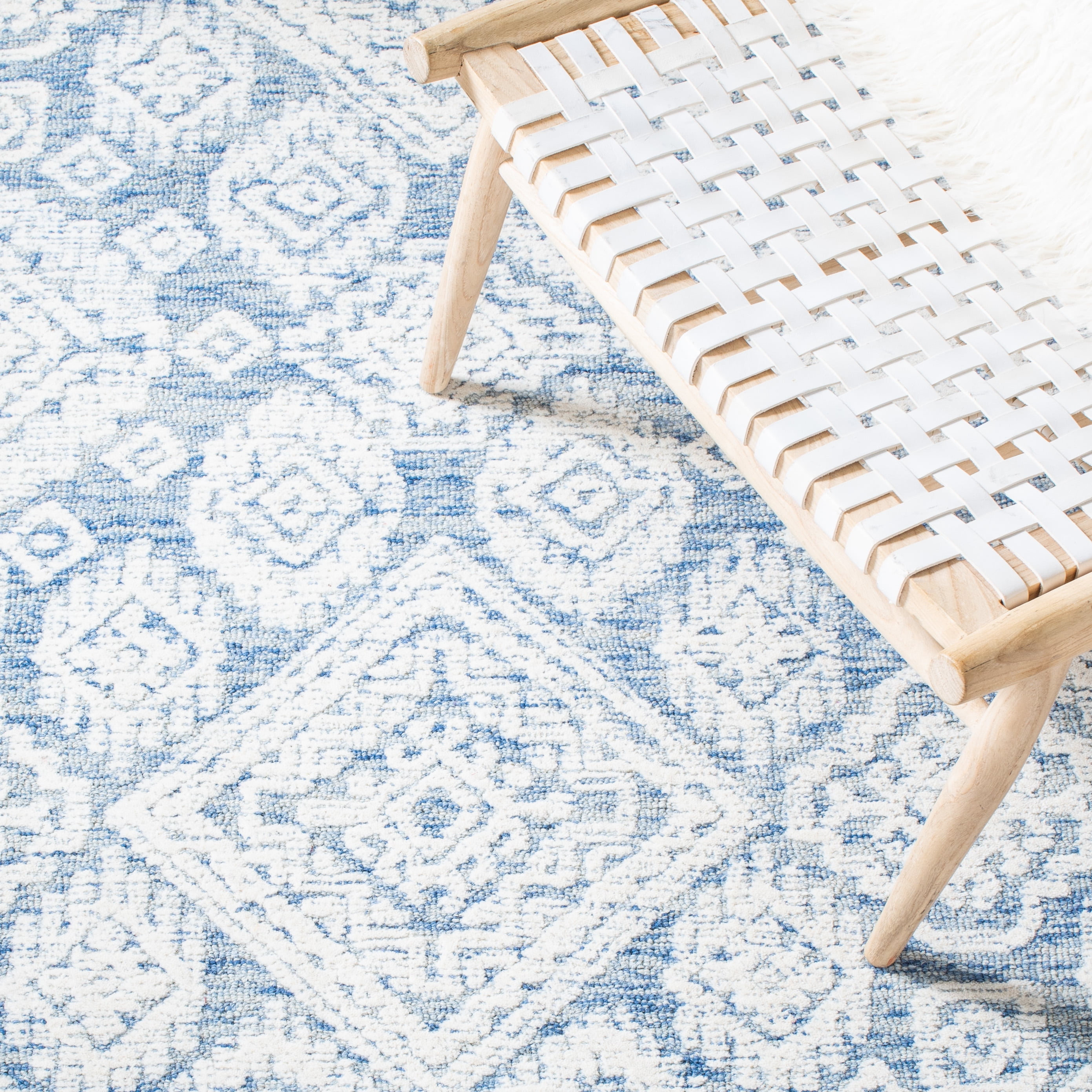 SAFAVIEH Metro Riley Medallion Area Rug, Blue/Ivory, 6' x 6' Square