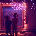 thumbnail image 4 of Letrero de neón con luz LED nocturna "Good Vibes" de Rose, ideal para habitación infantil, tienda, juegos, regalo de Año Nuevo (33 x 18 cm), 4 of 5