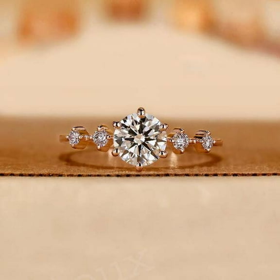 LATELIERDBIJOUX Five Stone Round Cut Diamond Engagement Ring For Her Proposal Ring Claw Prong with Round Side Stone in Rose Gold Anniversary Ring Gift