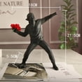 thumbnail image 3 of Nueva muñeca Banksy lanzando flores niña escultura lanzador de flores estilo arte callejero decoración de oficina tendencia decoración creativa del hogar, 3 of 5