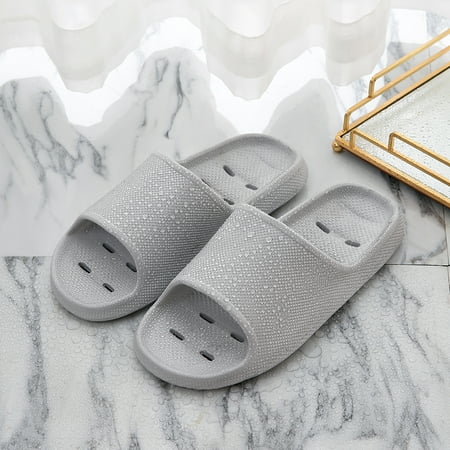 

Quick-drying cheap women‘s slippers Non-slip soft-sole bathroom slippers hollowed out leaky slippers Casual couple home slippers TUOXIE