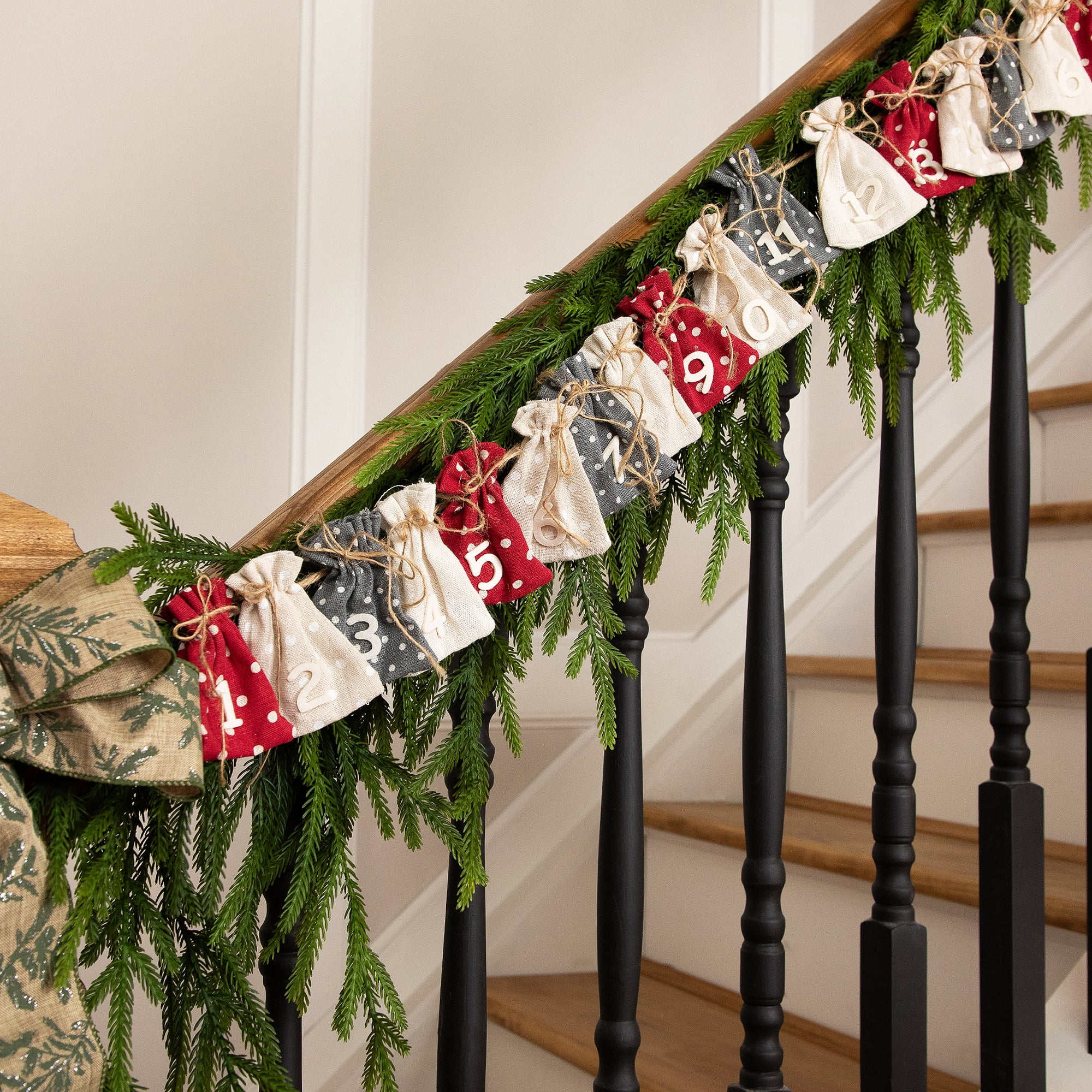 Count Down to Christmas Gift Bags Garland - 6.5'