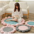 thumbnail image 3 of Cama para mascotas en forma de flor, cama para gatos de felpa, nido cálido para gatos, almohada suave para cachorros, cesta para gatos, cama redonda, cómoda y linda almohada lavable para gatos de 60 cm (gris) brillar  Electrónica, 3 of 5