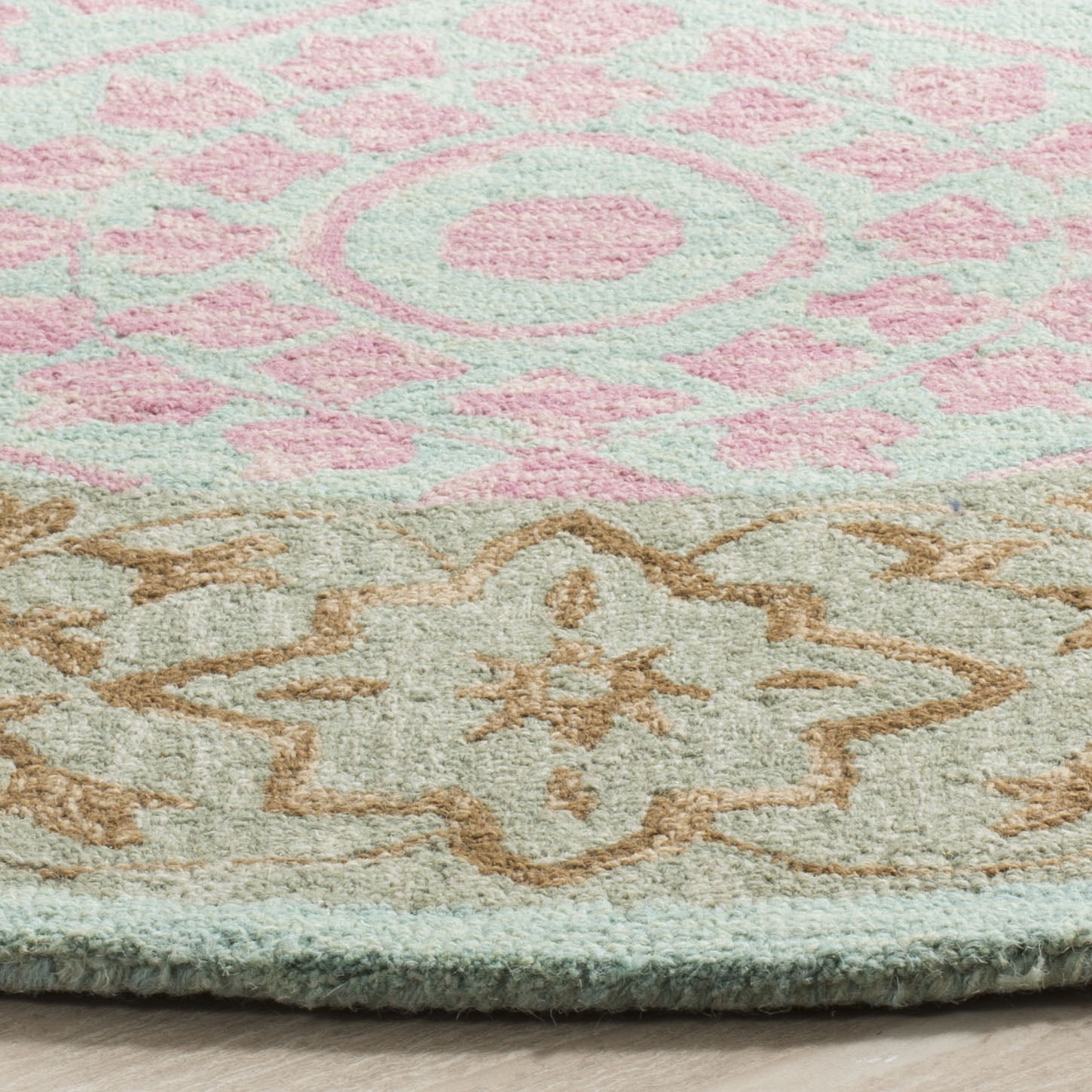 SAFAVIEH Suzani SZN103A Hand-hooked Taupe / Pink Rug