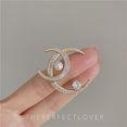 thumbnail image 1 of nipocaio Broche Lune Broche Perle d'Eau Douce Doré Broche Parsemée de Zircons, 1 of 4