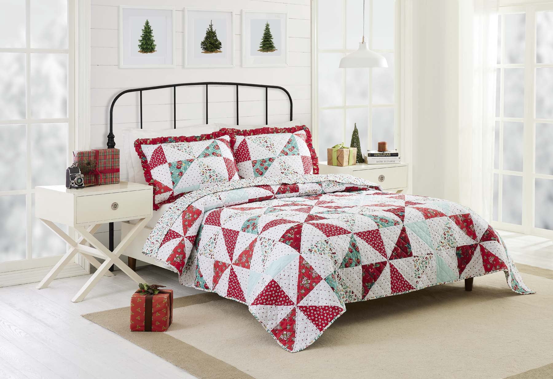 The Pioneer Woman Holiday Multi-Color Cotton Pinwheel 3-Piece King Quilt Set
