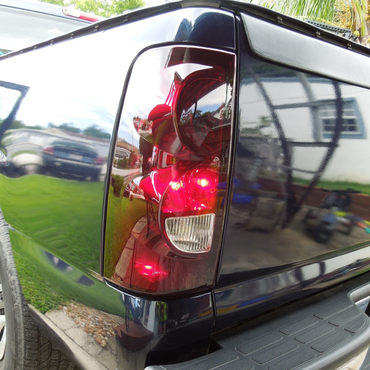 ECOTRIC Tail lights Assembly for 2003-2007 Chevy Silverado 1500 2500 3500 Rear  Brake Lamps M2800174 GM2801174 2004 2005 2006( Dark Red Lens Chrome  Housing
