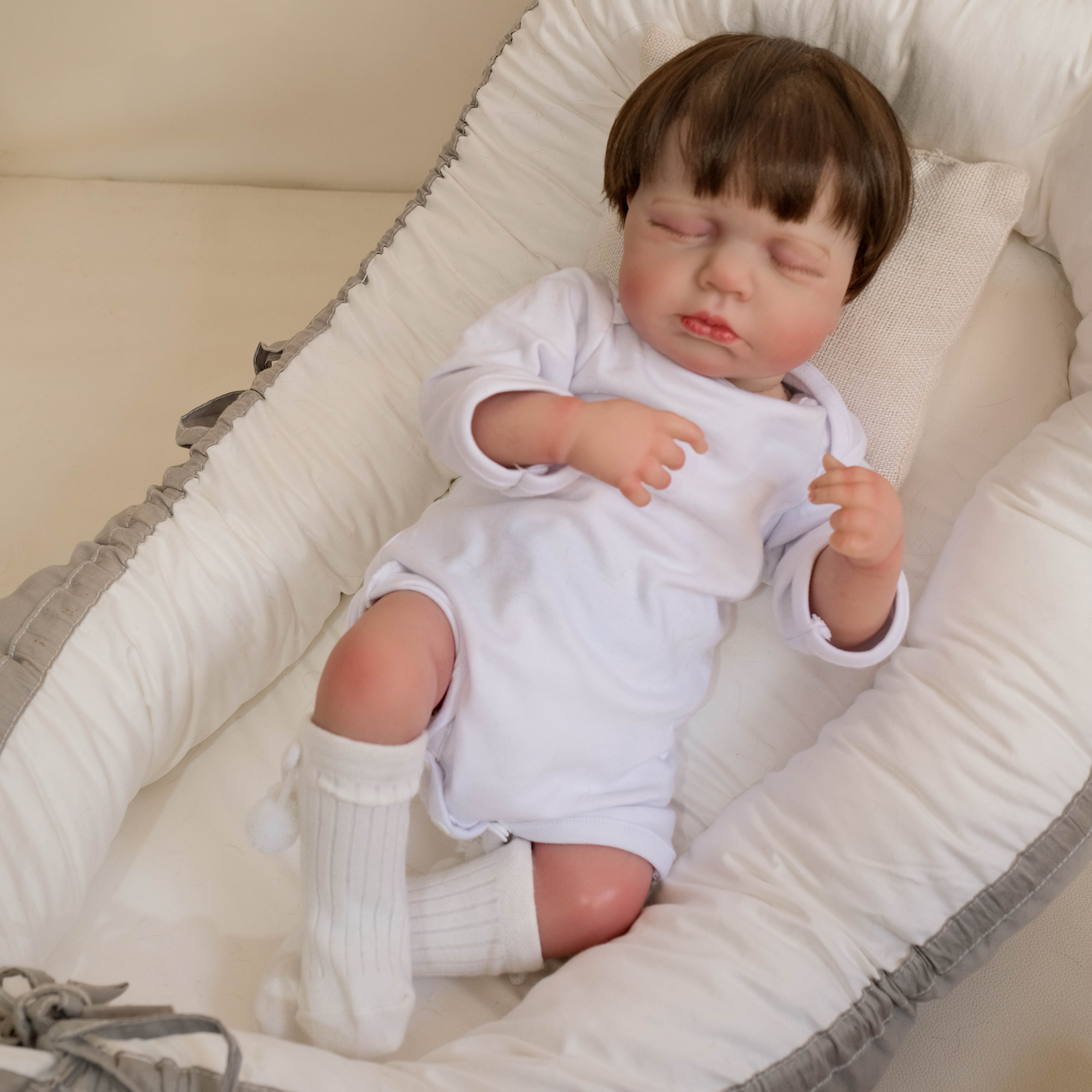 iCradle Lifelike Reborn Baby Dolls 19 inches 48 CM Realistic Sleeping Adorable Newborn Baby Dolls Real Life Doll Gift for Kids Age 3+