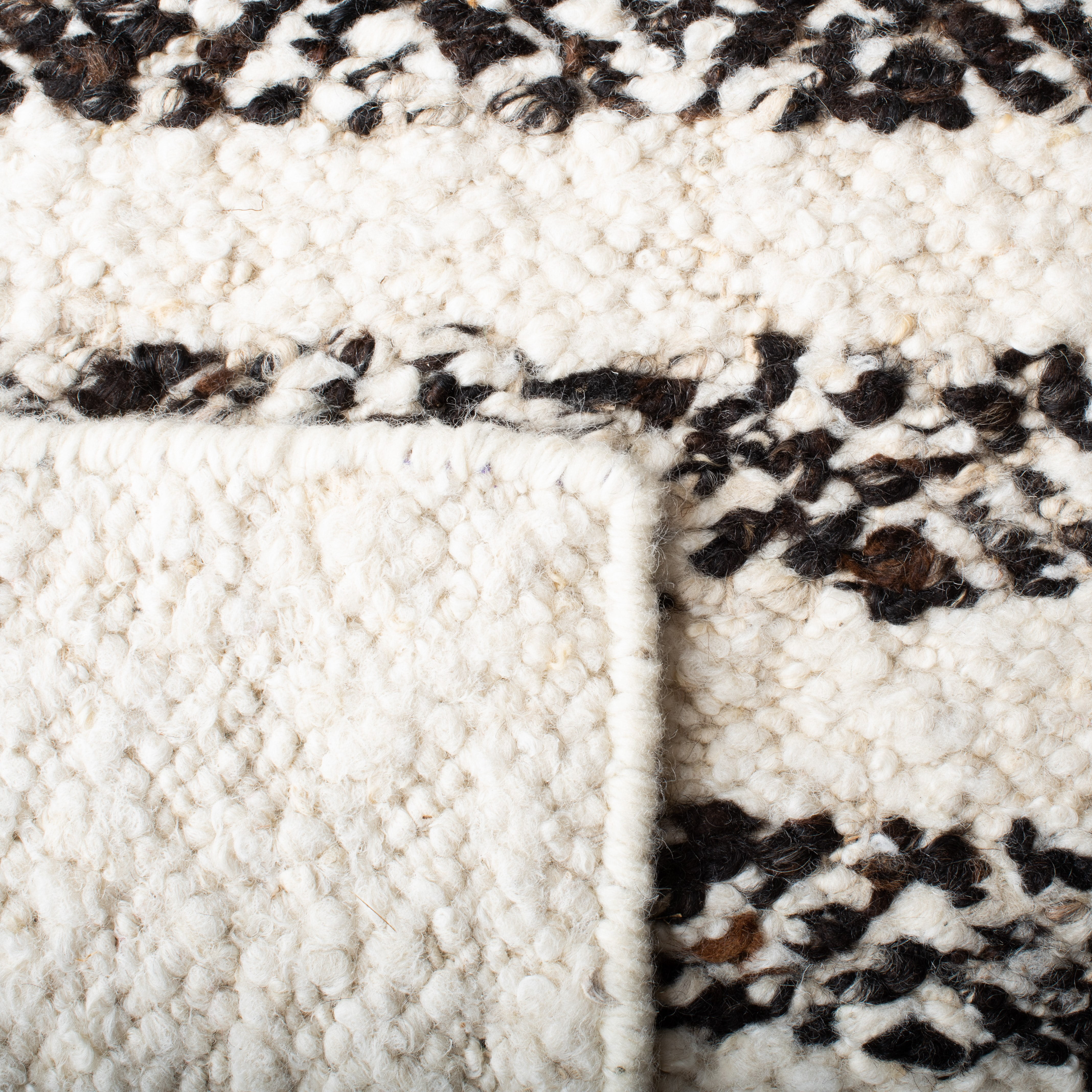 SAFAVIEH Natura SHASTA Geometric Striped Runner Rug, Black/Ivory, 2'3" x 8'