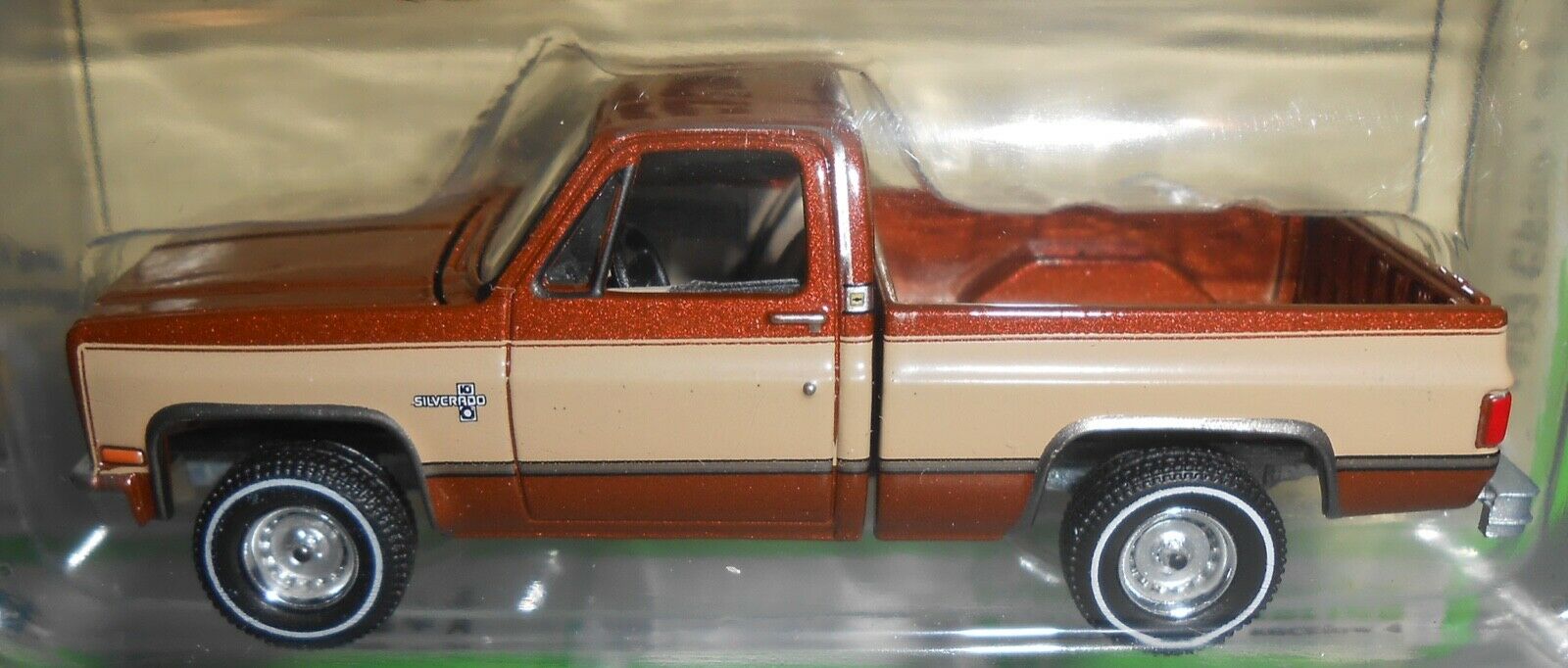 2021 Auto World - 1983 Chevy Silverado 10 Fleetside (Bronze) AW64322-3A2
