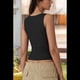thumbnail image 5 of Camiseta Sin Mangas con Cuello Cuadrado para Mujer, Color Negro, Talla XL, 5 of 9