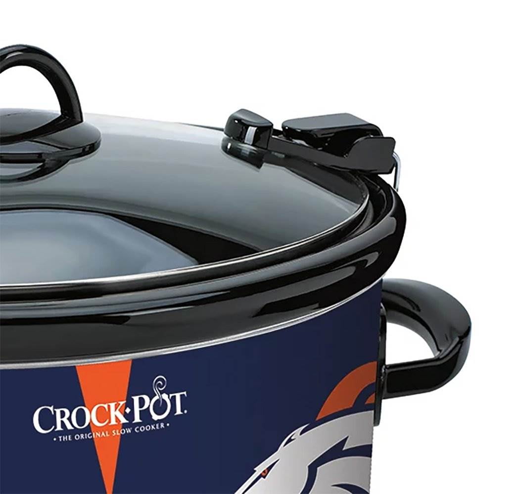 Crock Pot Denver Broncos NFL 6 Quart Slow Cooker Travel Locking Lid Brand  New