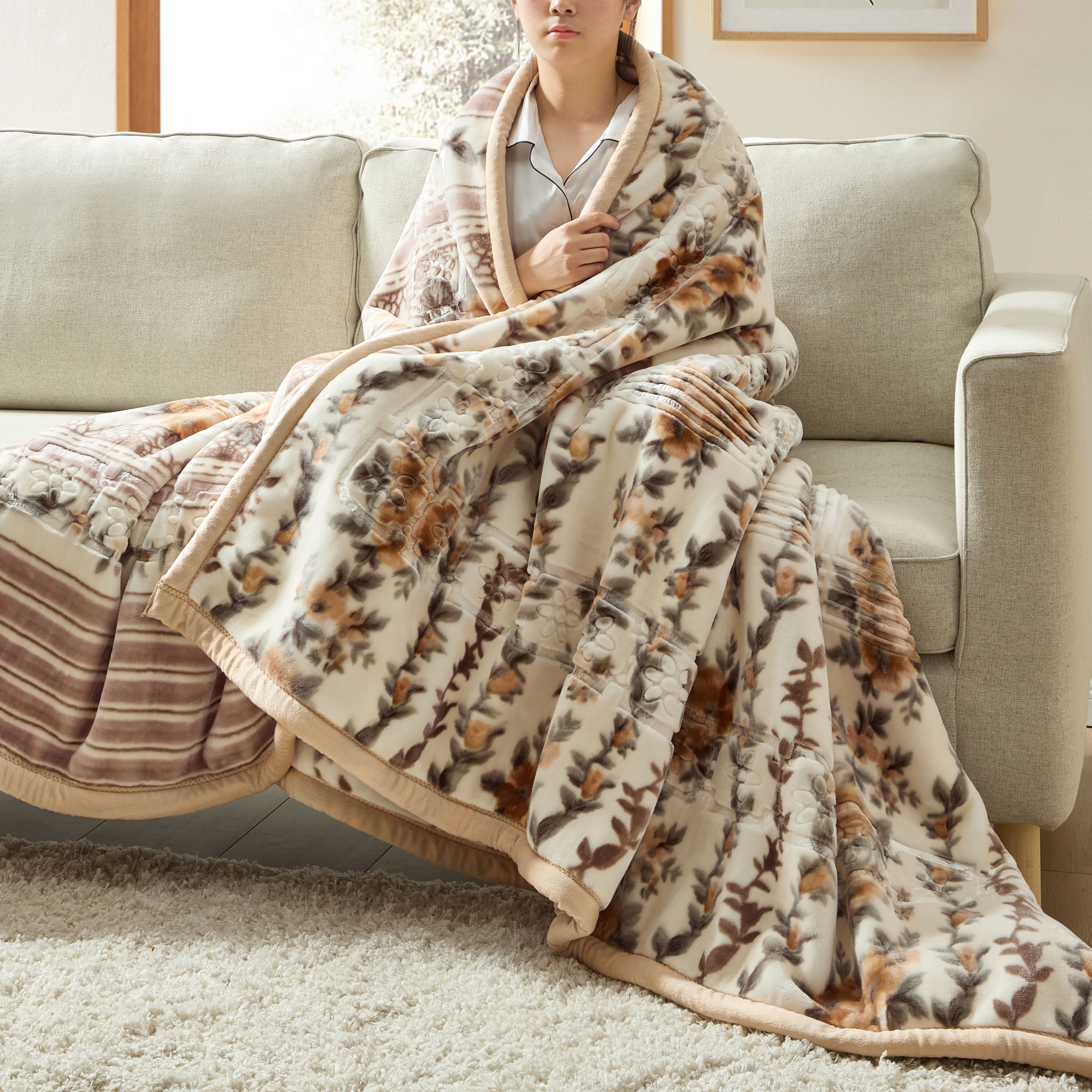 Lammaloe King Size Korean Mink Fleece Blanket, 12 lbs, 87" x 94", Heavy 2-Ply Warm Heavyweight Raschel Bed Blankets, Reversible Printed, Beige Floral