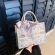 thumbnail image 3 of Bolso de mano bordado de gran capacidad para mujer, textura de alta gama, bolso de viaje de nicho, bolso de mensajero de hombro, bolso grande informal, 3 of 5