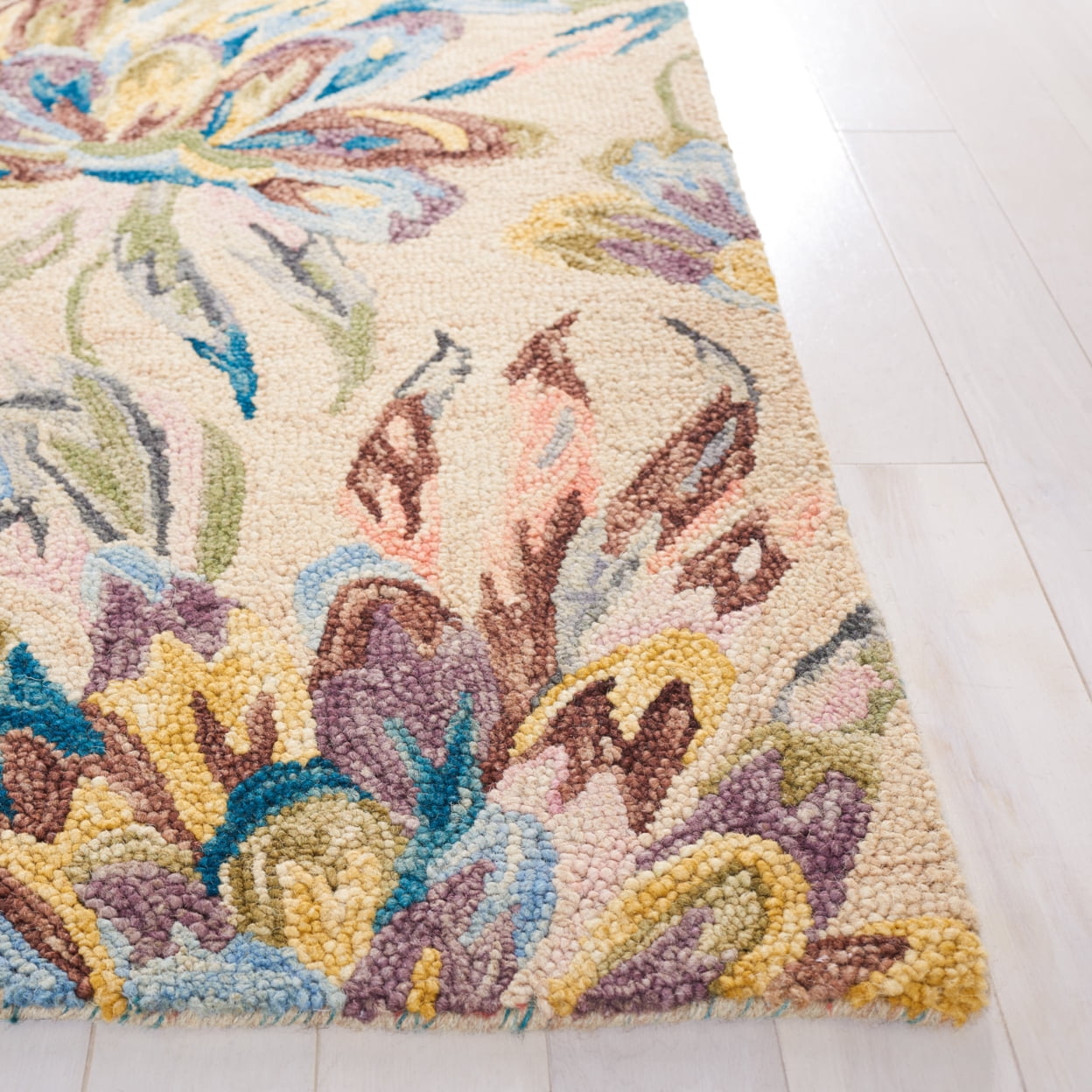 SAFAVIEH Blossom Tobias Floral Area Rug, Beige/Purple, 5' x 8'