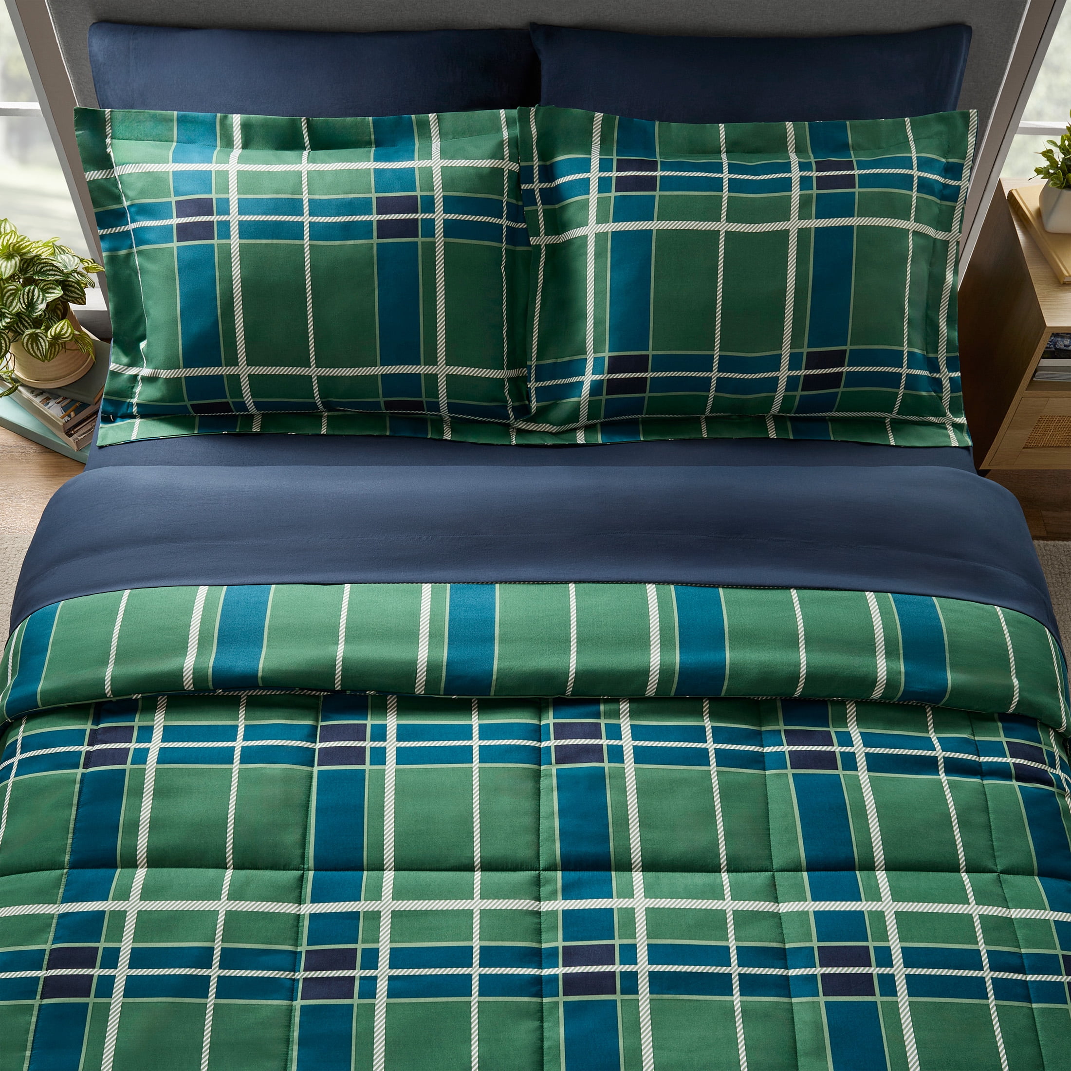 Mainstays Bed in a Bag Reversible Comforter Set with Sheets, 7 Piece, Full, Green and Navy Plaid