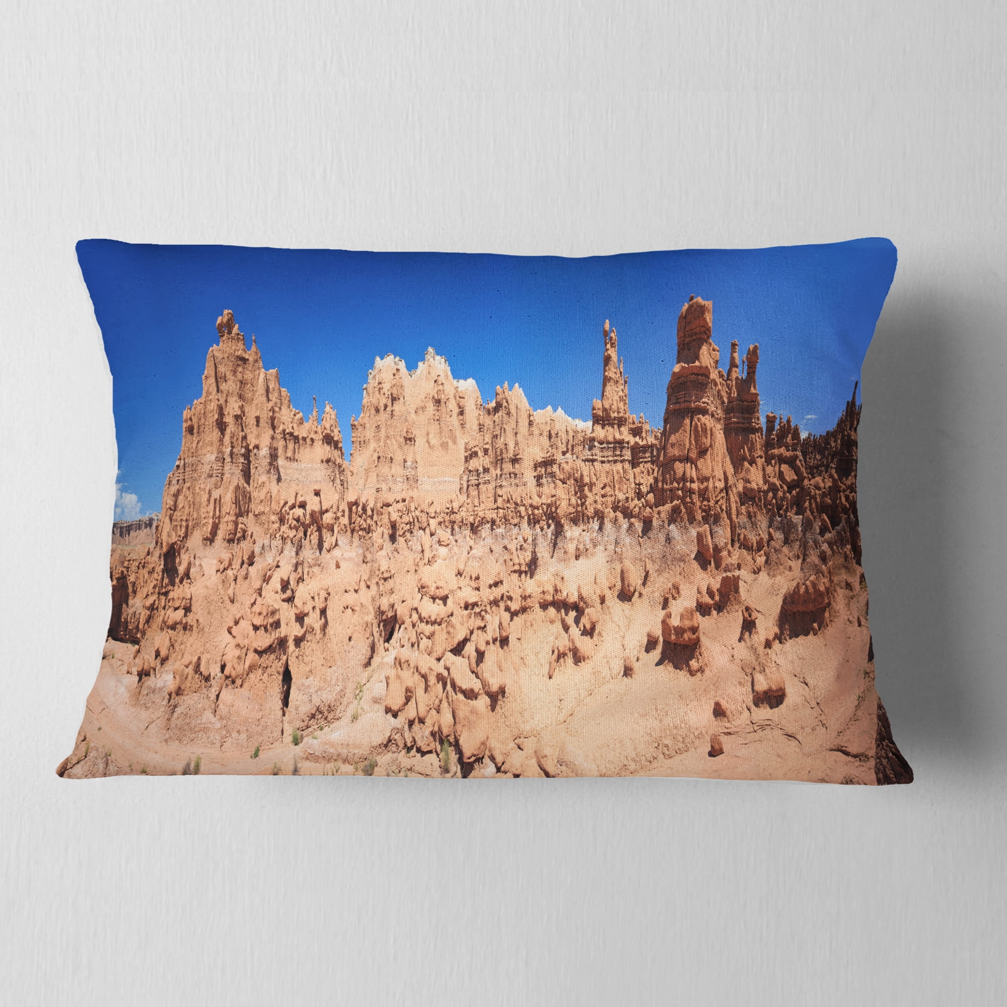 Designart Hoodoo Rock Pinnacles in Goblin Valley - Landscape Printed Throw Pillow - 12x20