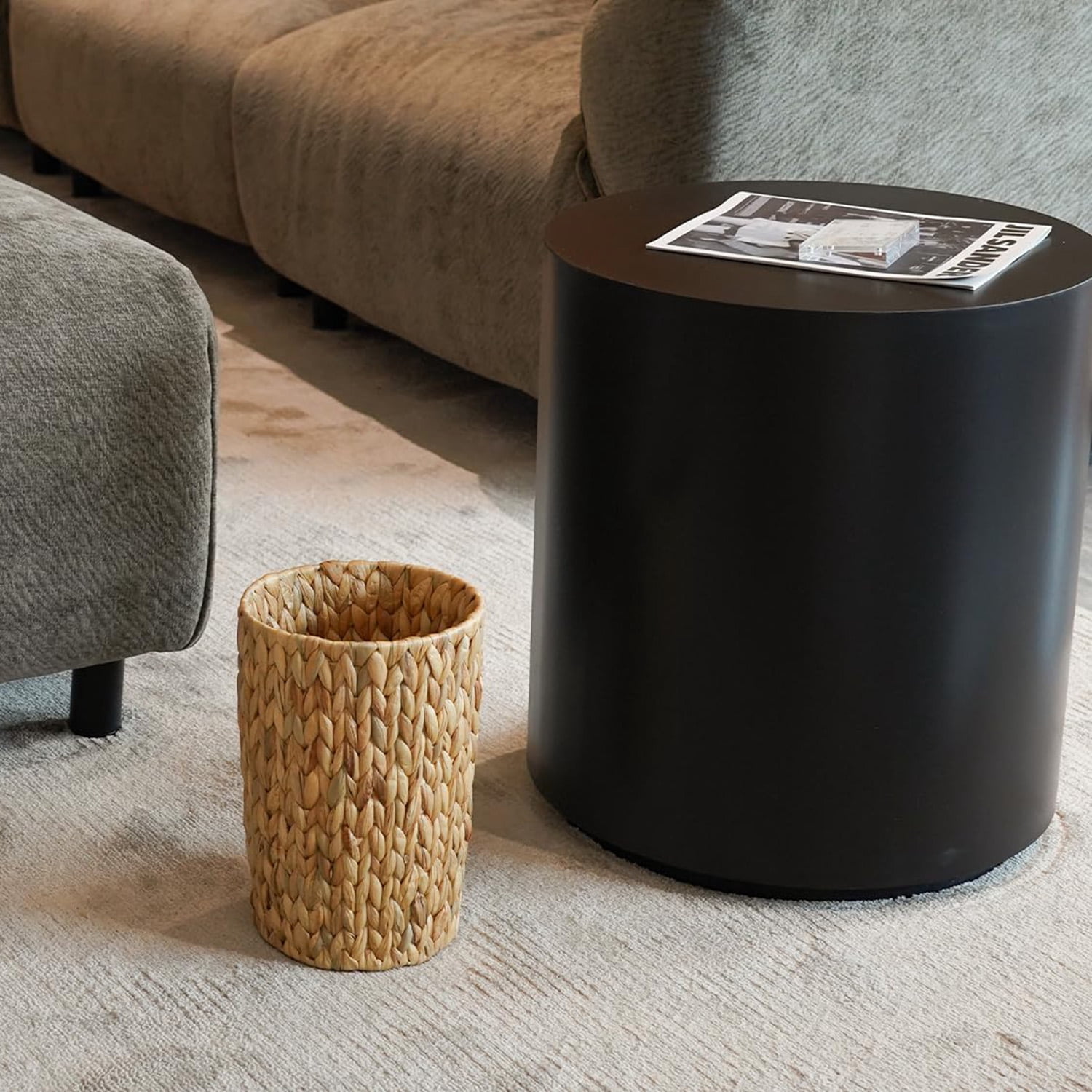 Wicker Trash Can, Small Water Hyacinth Waste Basket for Bathroom Home Office (2 Gallon Round)