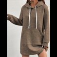 thumbnail image 2 of Suéter Deportivo Holgado con Capucha y Bolsillos para Mujer, Informal, de Larga, con Cordón y Diseño de Gofres Color Café M, 2 of 3