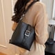 thumbnail image 3 of Bolso tipo cubo para mujer, bolso cruzado suave, bolso sencillo para mujer, bolso de lujo para uso diario al aire libre Hugtrwg Para estrenar, 3 of 7