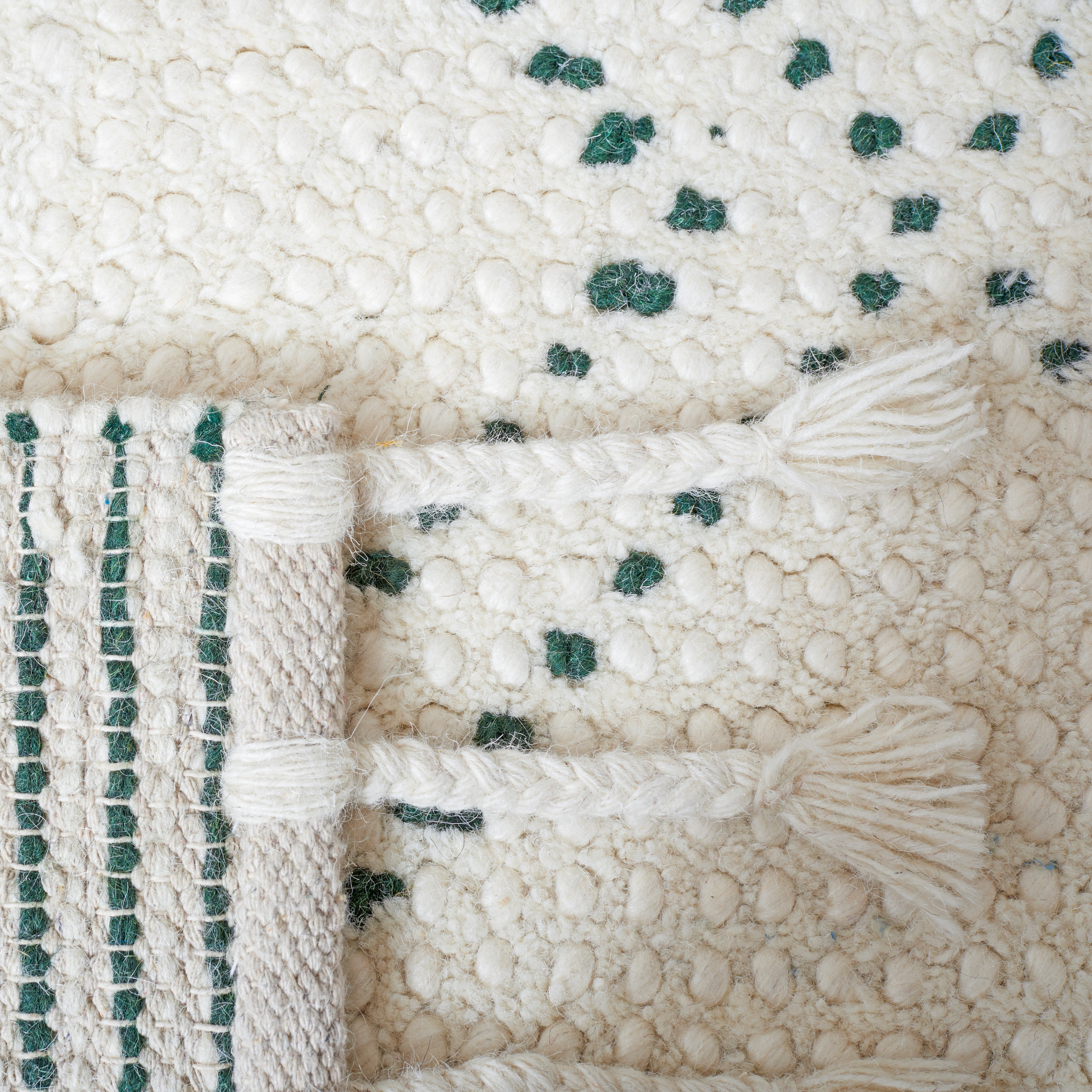 SAFAVIEH Casablanca Idella Diamond Runner Rug, Ivory/Green, 2'3" x 8'