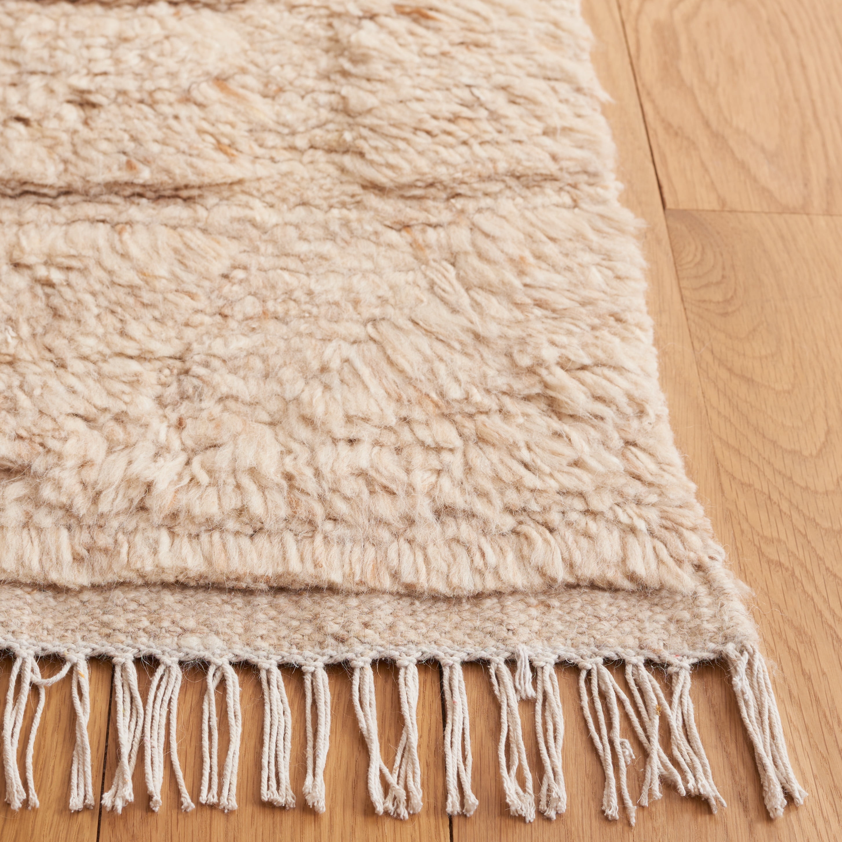 SAFAVIEH Kenya Chanelle Distressed Area Rug, Beige, 4' x 6'