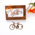thumbnail image 1 of Abridor de botellas de bicicleta MODERNO - Decoración de bicicletas - Regalo de cumpleaños para ciclistas, hipsters y amantes de las bicicletas - Abrebotellas de bicicletas en una linda caja de, 1 of 4