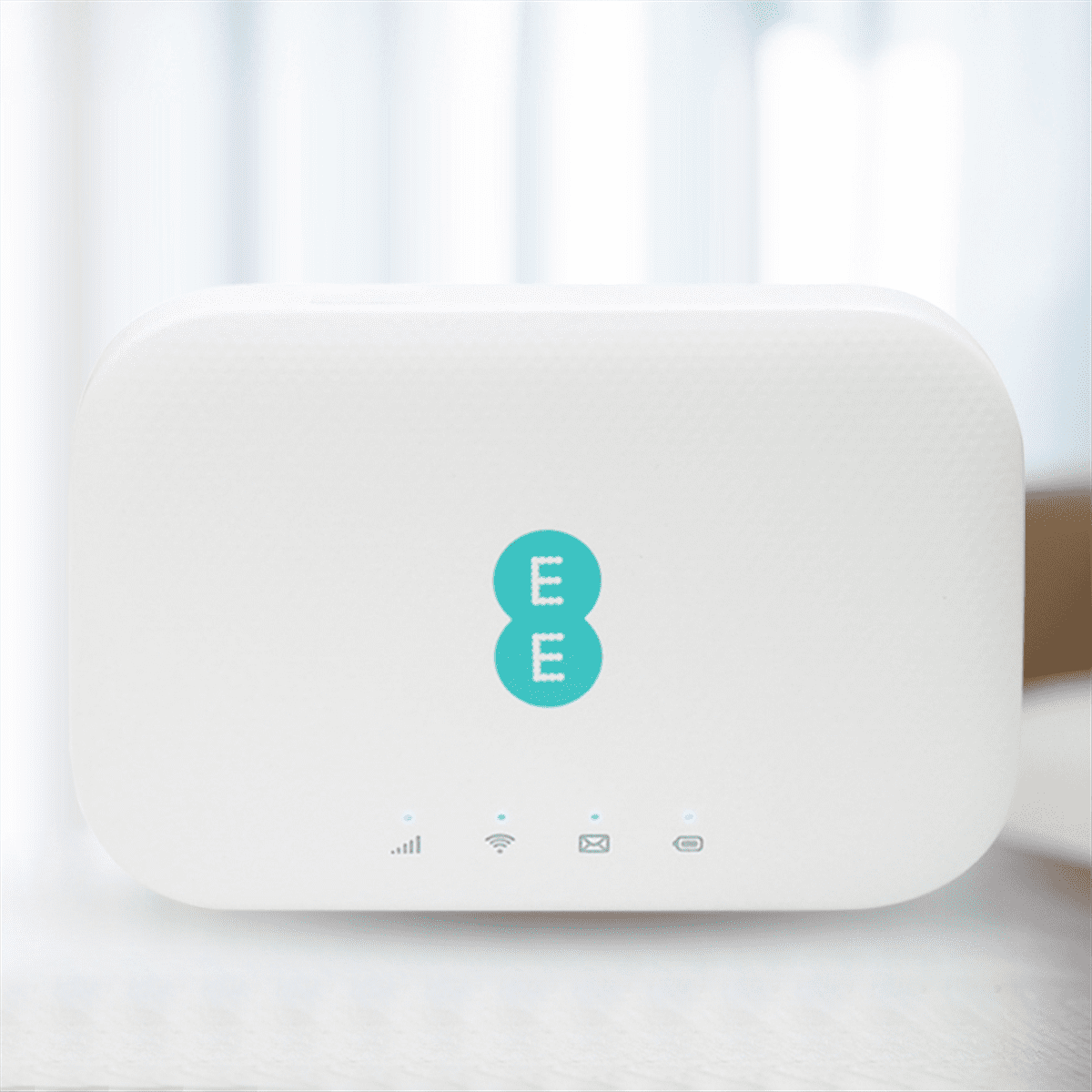 300Mbps Mini Outdoor Hotspot 2150MAh EE71 4G Wireless Router Quick Access the Internet Micro-USB 2.0 Interface