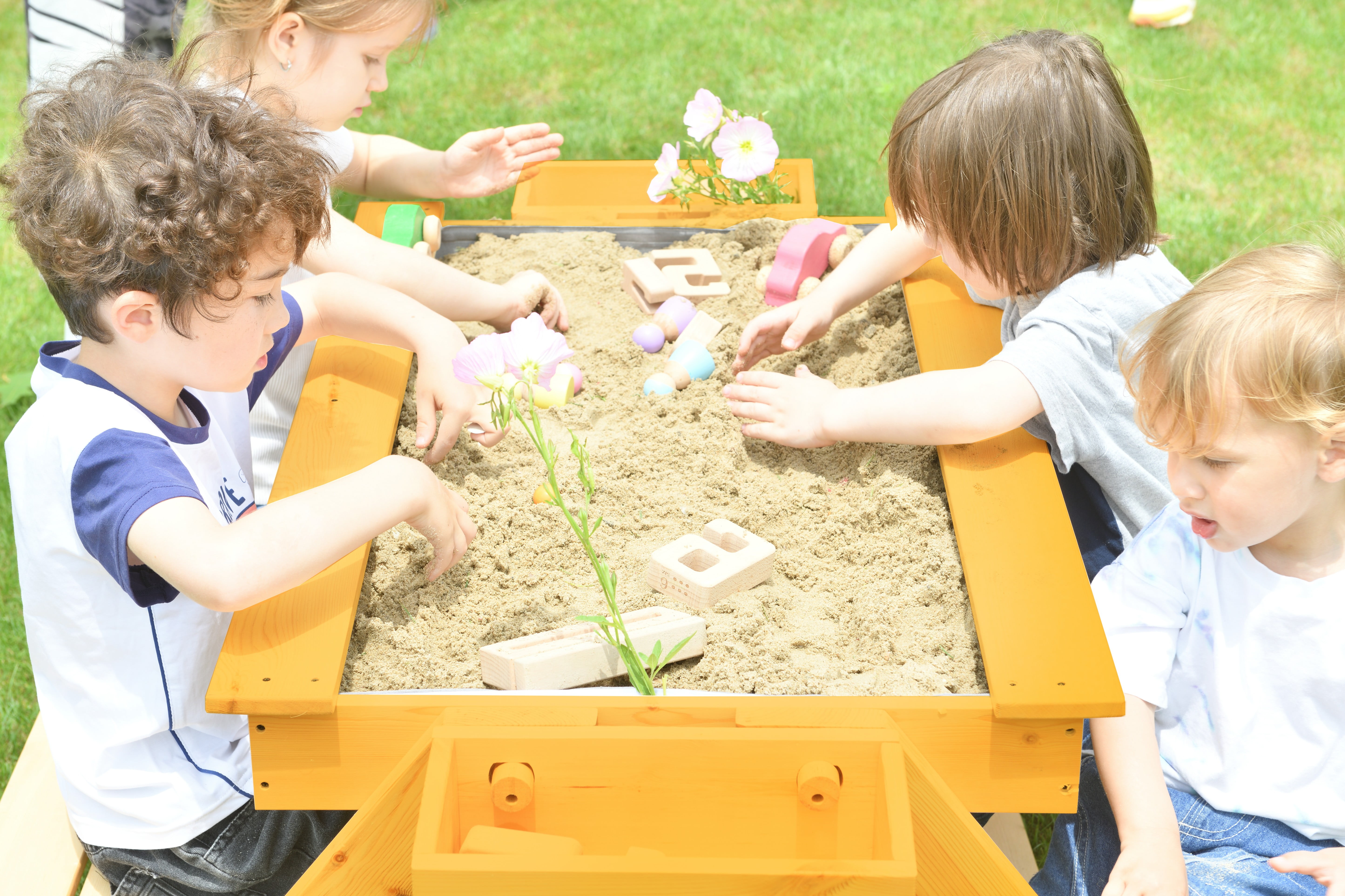 Mojave - Outdoor Picnic and Sand Table Playset