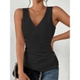 thumbnail image 2 of Camiseta sin mangas fruncida con cuello en V para mujer, camisa sin mangas con decoración de botones huecos y ojales, cintura de Color liso, 2 of 5