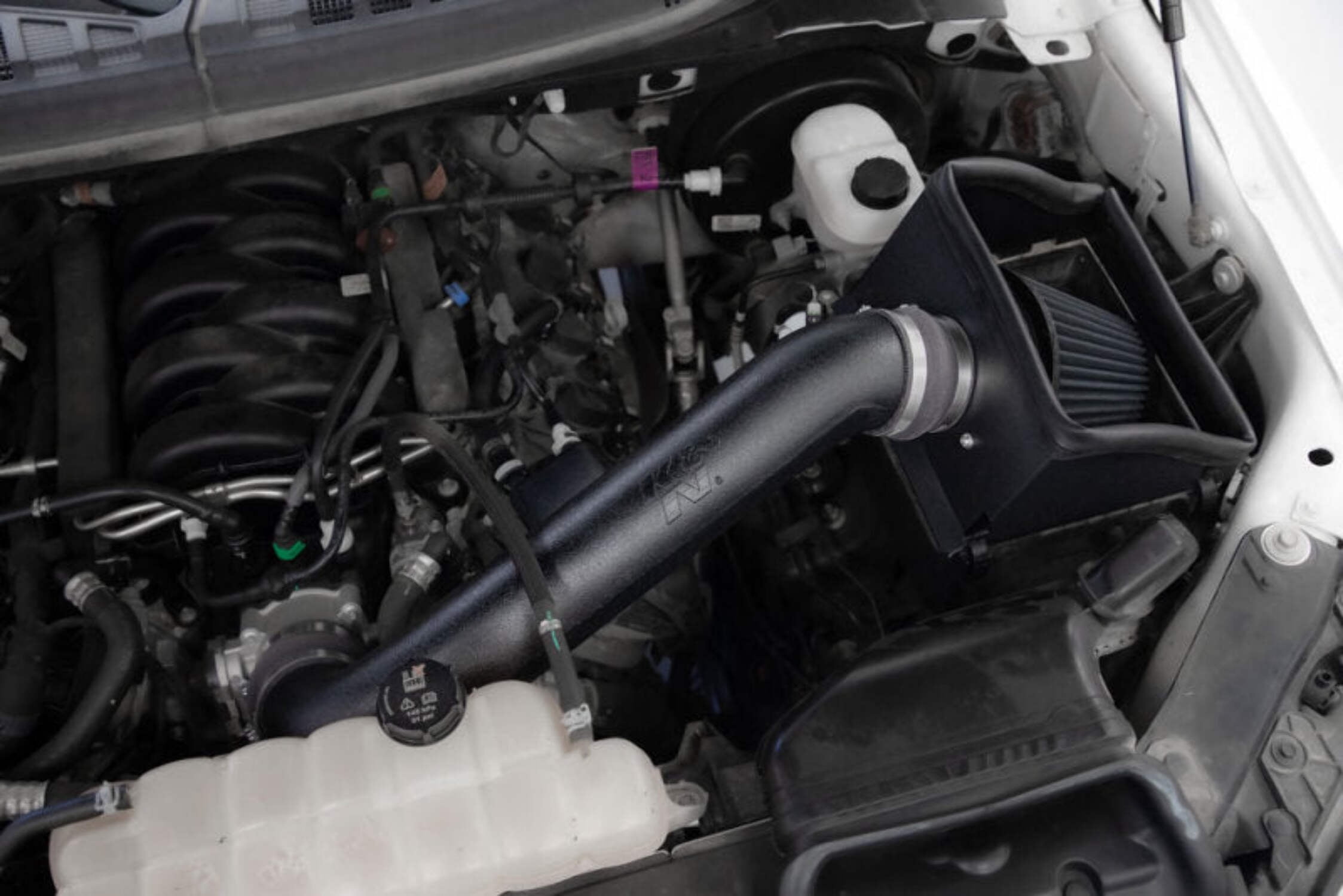 KN 15-20 Ford F150 V8-5.0L Cold Air Intake - DRYFLOW