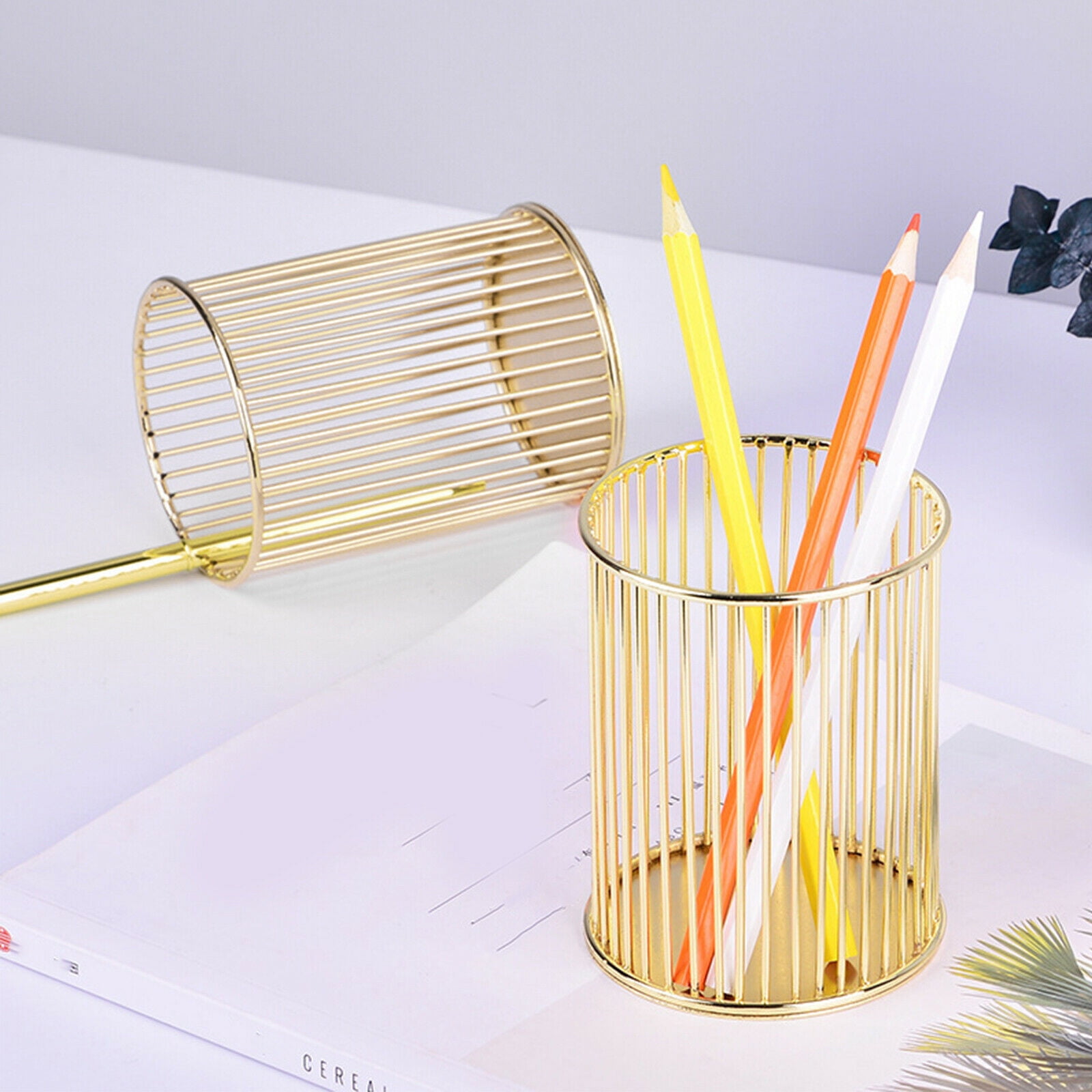 YIYIBYUS Pencil Holder Pen Organizer Desktop Makeup Brushes Metal Hollow Out Mesh Cup for Home Office Vanity Golden
