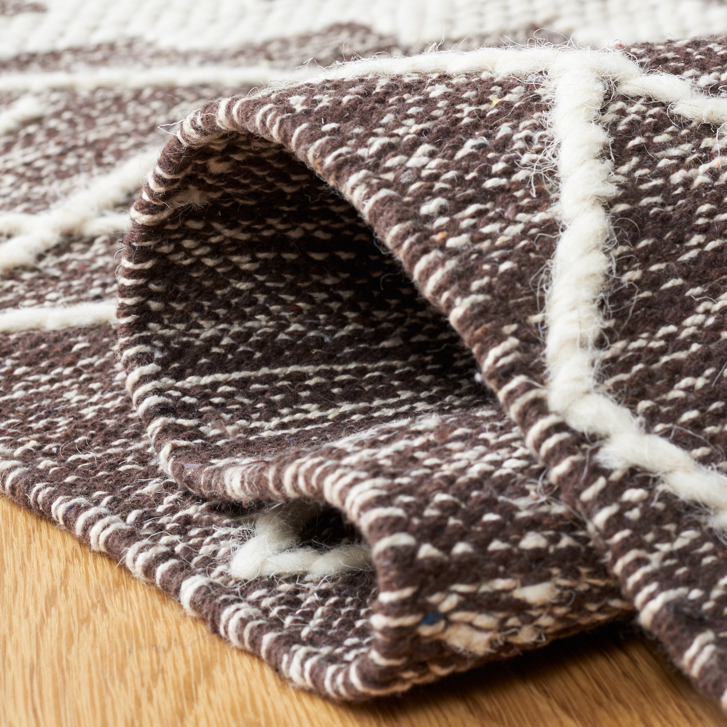 Safavieh Kilim Phelim Tribal Area Rug, Brown/Ivory, 4' x 6'
