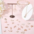 thumbnail image 3 of 1 caja de 40 piezas de 20 estilos surtidos de dijes rosas, dijes de esmalte dorado, dijes de aleación de metal a granel, colgantes con forma de corazón, lazo, estrella, rosa y flores de animales., 3 of 7