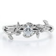 thumbnail image 1 of JeenMata Anillo de Compromiso con Diseño de Hoja de Árbol de Moissanita Redonda con Bisel Solitario de 0,5 Quilates en Baño de Oro Blanco de 18 K sobre Plata, 1 of 6