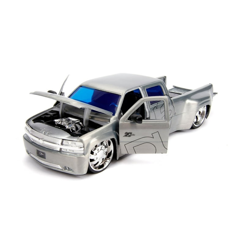 Jada Toys 1:24 Scale 20th Anniv '99 Chevy Silverado Dooley