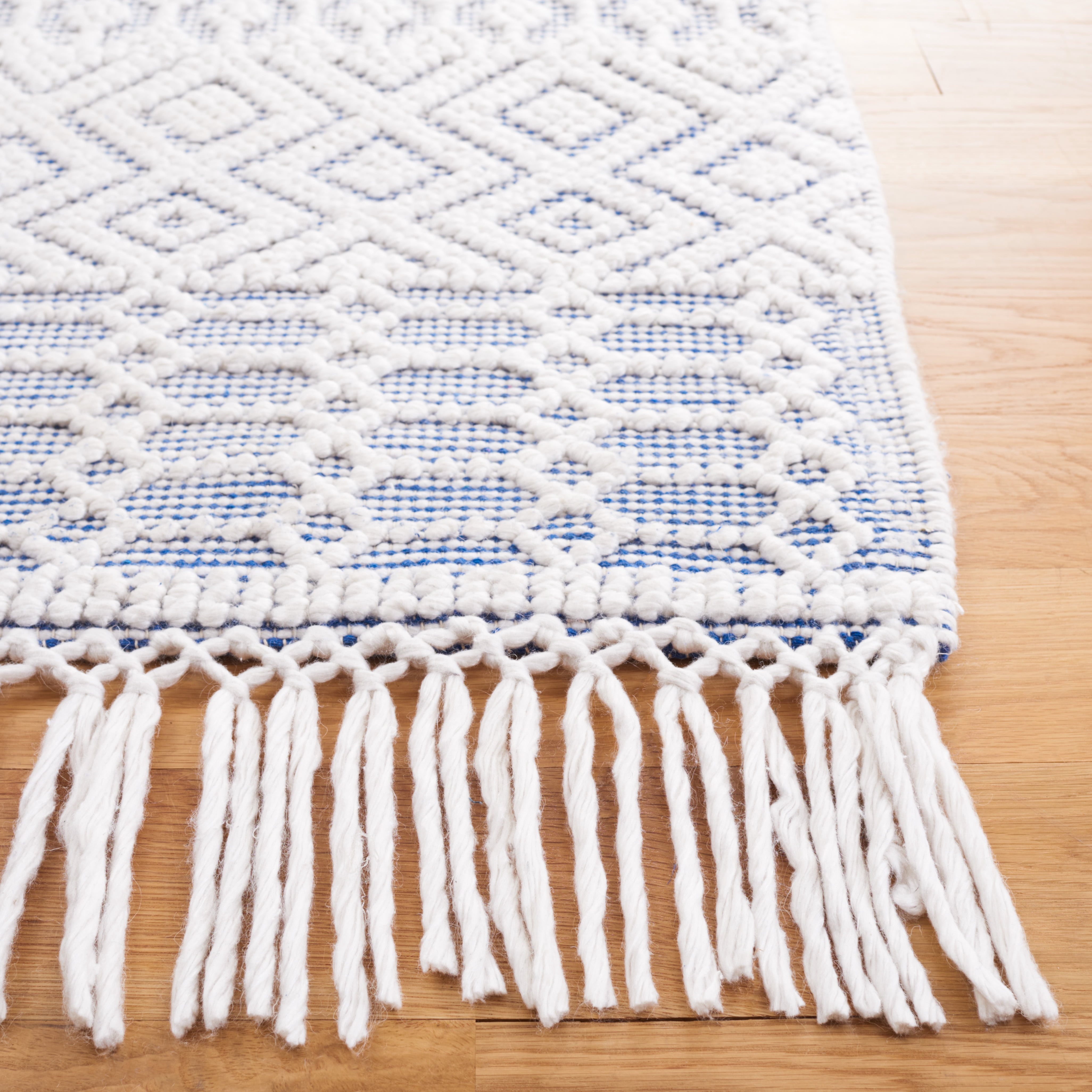 SAFAVIEH Casablanca Braelyn Diamond Area Rug, Blue/Ivory, 6' x 9'