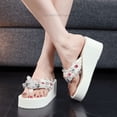 thumbnail image 2 of Chanclas de Hello Kitty con diamantes de imitación, chanclas de moda rosas, zapatos de playa con cuñas de perlas dulces y suela gruesa de verano para mujer, 2 of 6