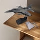 thumbnail image 4 of F16D Fighter a escala 1/72 fundido a presión con 2 soportes de exhibición decoración de escritorio modelo de avión para el hogar, 4 of 9