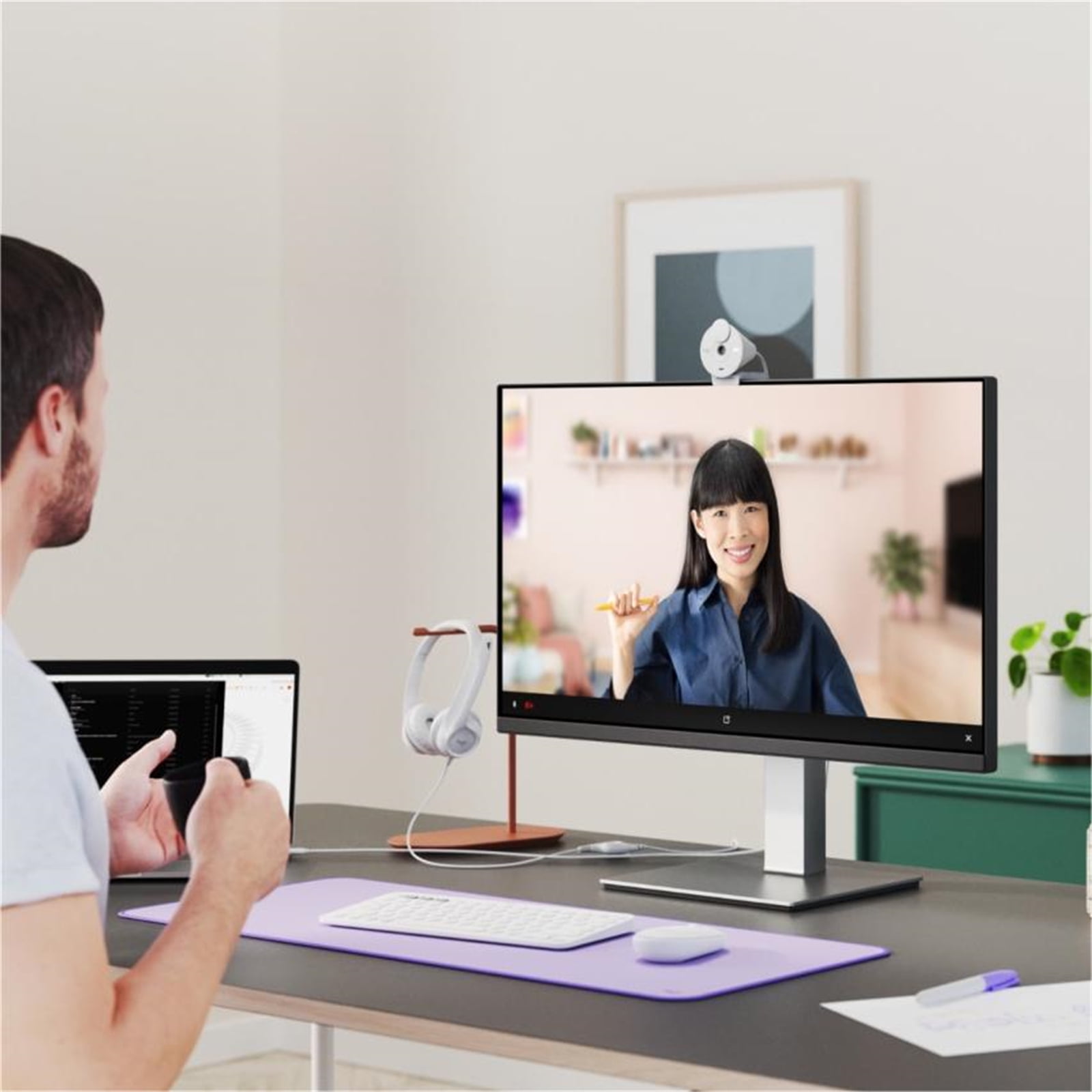 Logitech BRIO 300 Wired HD Webcam, 60 fps/1080p Live Streaming Camera, Auto Light Correction, Noise Cancelling Microphone, Black  white