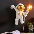 thumbnail image 1 of Lámpara de pared para niños con interruptor y enchufe, lámpara de pared moderna de astronauta para habitación de niños con cable, luz de pared interior E27 para niños y niñas, luz nocturna, blanco (s TUNC Sencillez, 1 of 5